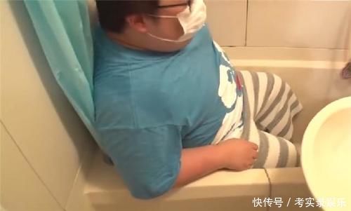 肥宅|日本单身宅男9㎡小家，厕所巴掌大却有浴缸，玄关晾衣服格外整洁