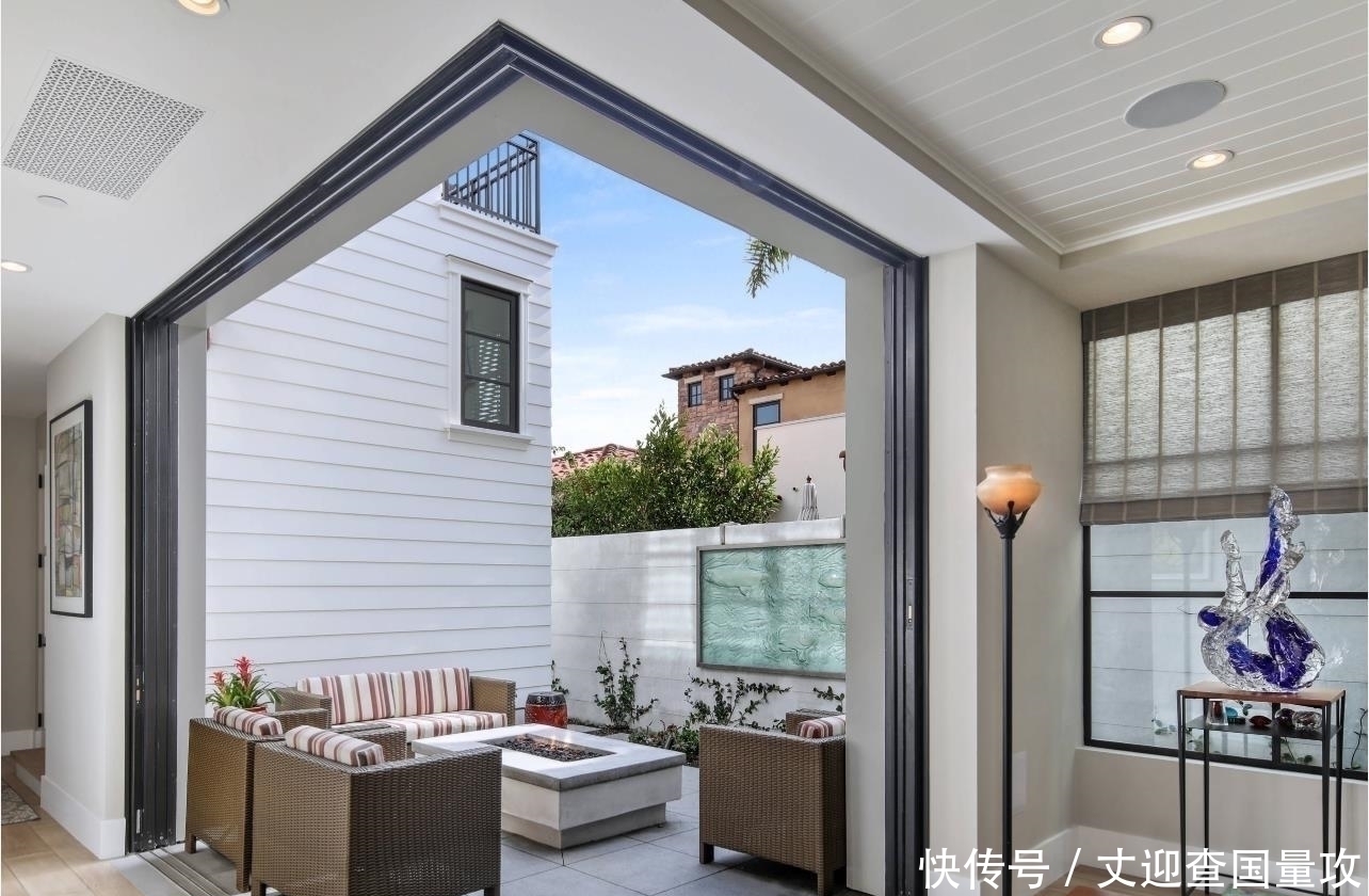 栅栏|以后真想住这种别墅,房子和庭院休闲又漂亮,一回到家都不想出门