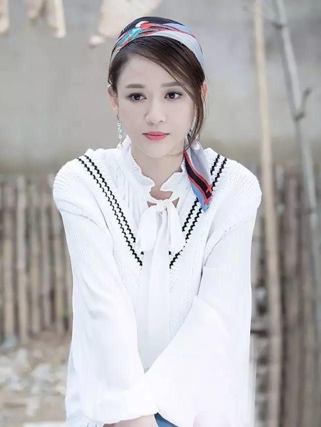 短发怎么扎简单好看 学这样扎发,美到发光