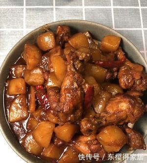 家常鸡肉菜谱,鸡翅根烧土豆,好吃到爆,美味又下饭,吃不够