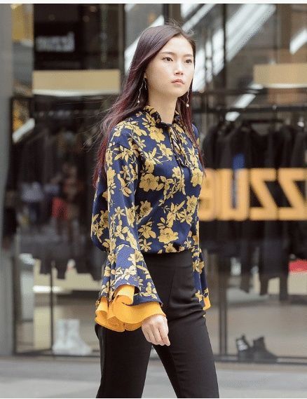 小姐姐|长发披肩的小美女，身穿黑白衣装，甜美可爱