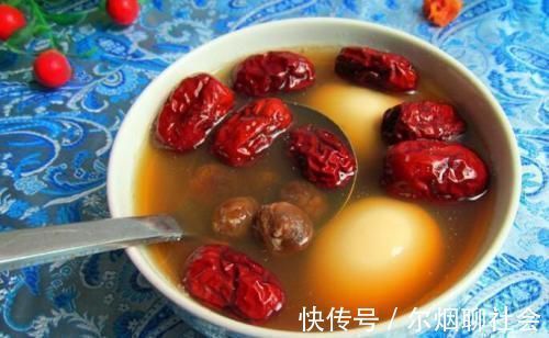 养颜|聪明的女人最爱喝此汤,比阿胶更补气血,排毒养颜,睡眠好