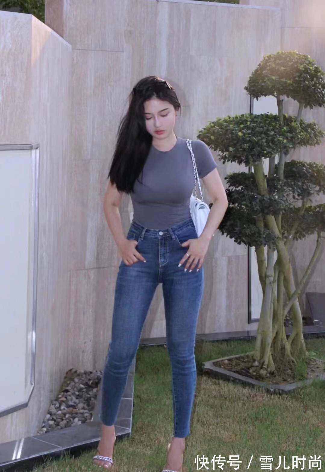 紧身牛仔裤 小姐姐牛仔裤穿搭,彰显出浓浓的青春气息,让你更加与众不同