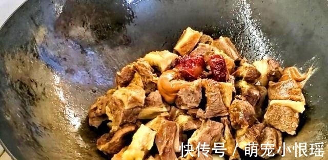 冬天，吃猪羊肉不如吃它，上锅一煲滋补又保暖，常吃告别手脚冰凉
