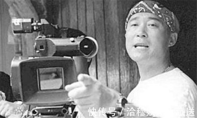 刘晓庆&2008年谢晋葬礼上,刘晓庆戴黑眼镜提大袋现金不收我就撒在大厅