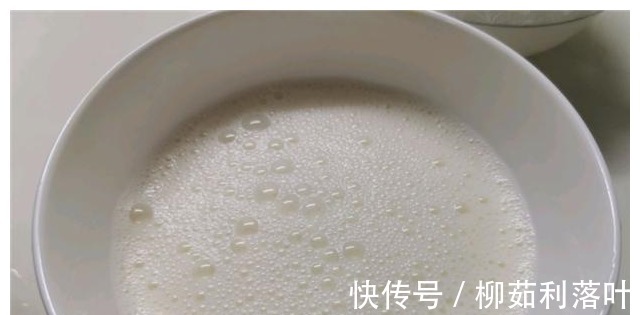 草莓|何炅老师的同款双皮奶，食材简单，做法也很容易，看一遍就能学会！