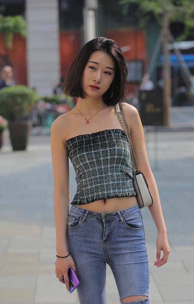 高跟凉鞋 牛仔裤怎么搭配更时髦选对上衣和鞋子，清凉时髦显身材！