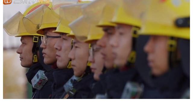 面对着火的煤气罐，陈小春张智霖张晋的反应大不同，细节看出教养