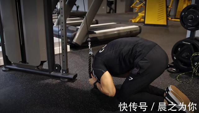 过头臂屈伸|胖子也有春天,英国大码超模140斤,却拥有让人羡慕的沙漏身材