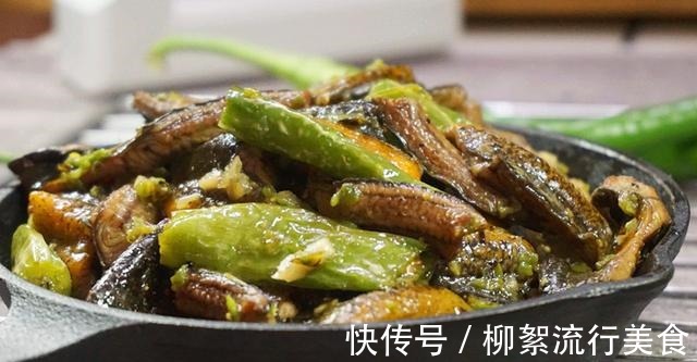 风味|独特风味烧椒鳝鱼,口感脆嫩,咸香下饭,2碗米饭不够吃!