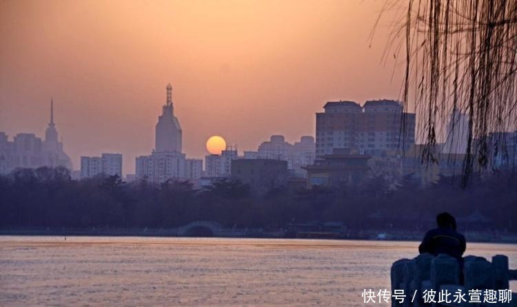 情报站｜一幅幅醉人的夕阳图，冬日落日下的济南大明湖美轮美奂