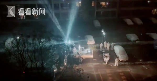 北京|雪中送炭！北京初雪夜的封闭小区演唱会令人破防