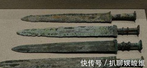 草原民族|冷兵器时代,为什么游牧民族喜欢弯刀,农耕族喜欢直刀