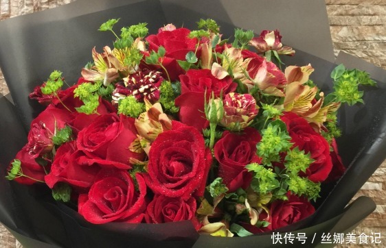 夏季养花不如养一盆“精品玫瑰”卡罗拉,花色红艳似火,热情奔放