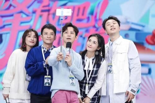 何炅|《快乐大本营》被要求停播？湖南卫视将其节目单更换，原因不明！