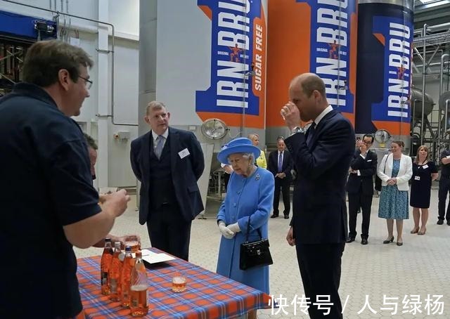 搭配 平底鞋的好,连讲究的英国女王都抗拒不了,更何况我们呢!