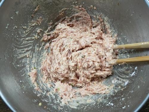 孩子|天冷了，给孩子煮一锅大白菜肉丸汤，汤鲜肉嫩，营养又美味！