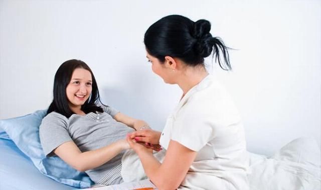 婆婆|怀孕十一个月肚子还是没有动静,等孩子出生了一家人哭成一团
