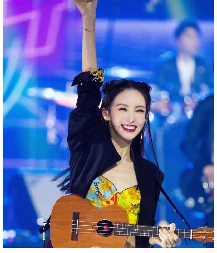 时隔12年，男神收割机金晨再跳《花儿》，那份青涩、懵懂依旧还在