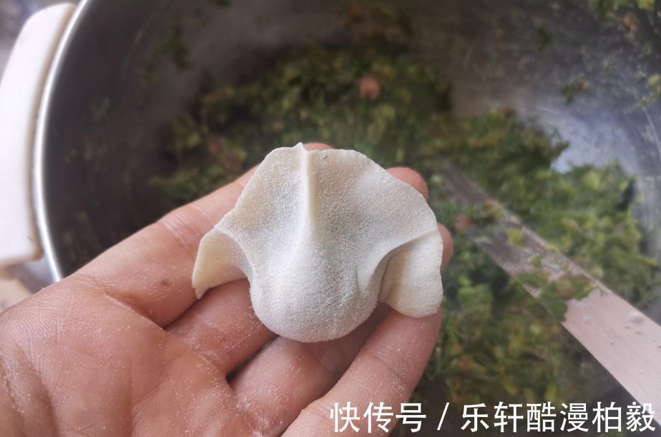 花生油|夏天吃饺子这馅真好吃,皮薄馅大汤汁四溢,出锅连吃40个真过瘾