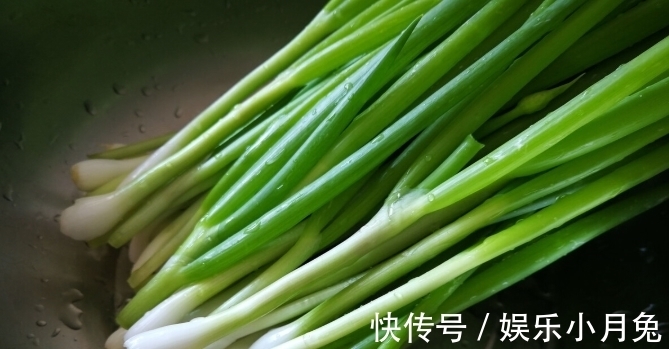 小葱|吃不完的葱咋保存?大厨教你2个小窍门,不黄不烂,放1年还翠绿