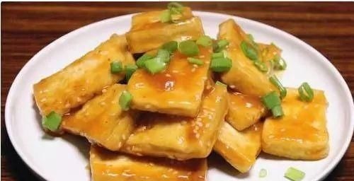 豆腐别再下锅炸，加上两个鸡蛋，吃着比肉还香，吃一次就忘不了