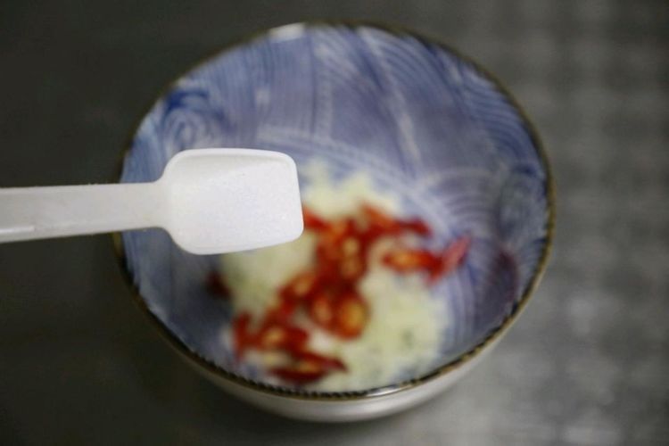 秋葵这样吃，蒜香味道浓郁，鲜美可口，清爽解腻还下饭