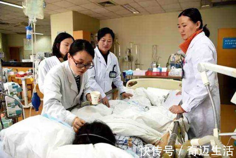 生娃|分娩时遇到“逗逼医生”是啥体验?这些冷幽默,让产妇忘了疼