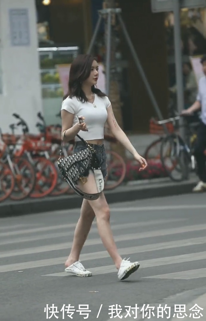 过分|腿长就是任性,这一步跨的过分了