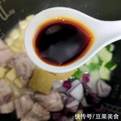 鲜香下饭的懒人版 *咖喱土豆排骨焖饭，你喜欢吗？