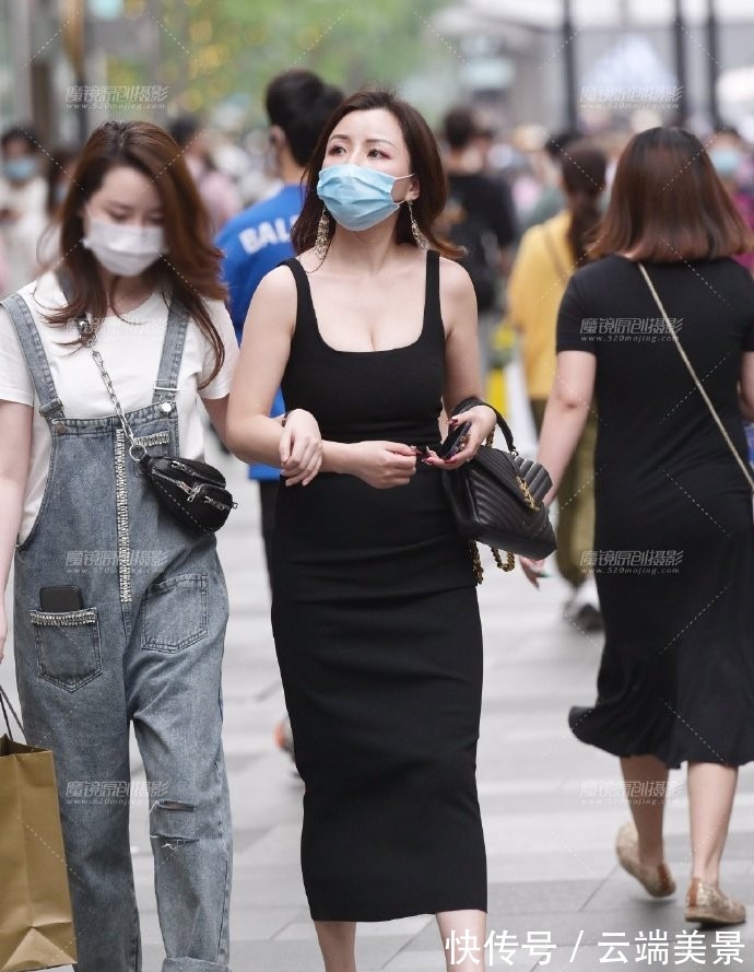 贵妇姐姐太注重“形象”，选的裙子太窄，优雅的都“迈不开”腿了