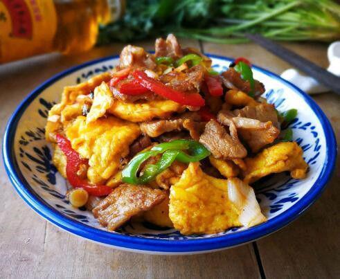 几道满满都是家常的味道,闻着就很香诱人,味道很鲜美非常下饭