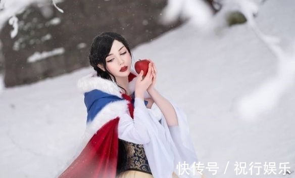s德妹COS《巫师》时空之女希里:肤白貌美的女术士