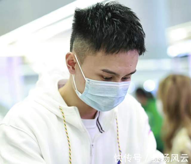 梁靖崑|国乒4将出征参赛！林高远状态不佳，却不见梁靖崑的身影