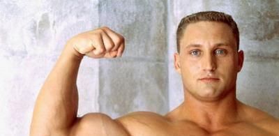 二头肌|想要撑爆袖口的二头肌，几个杠铃弯举的常见错误，你一定要避免！