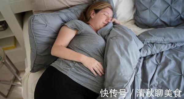 姿势|孕期睡觉,这两种姿势不要有,不然你舒服了,胎儿却“深受折磨”