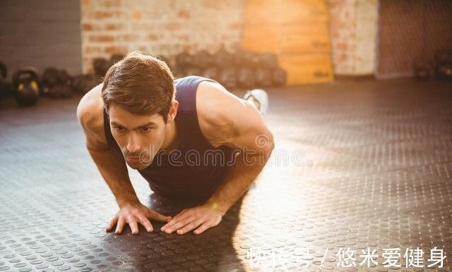 哑铃|手臂肌肉怎么练?6个动作每周锻炼2次,全面提升手臂肌肉围度