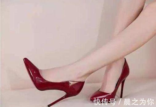 高跟鞋 个性的细高跟,露出白嫩小脚丫,突显优雅气质!