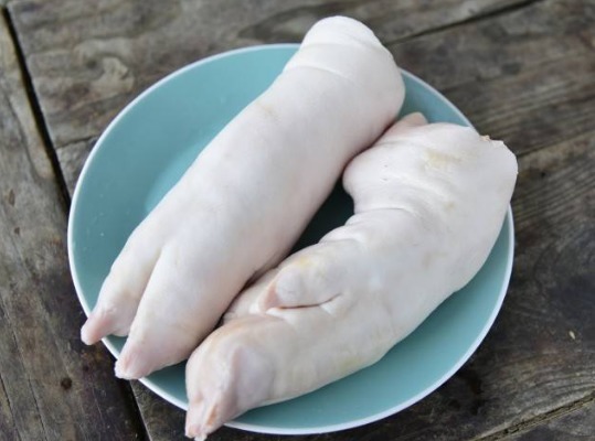 买猪蹄时,是挑前蹄还是后蹄两者口感有很大差别,别再买错了