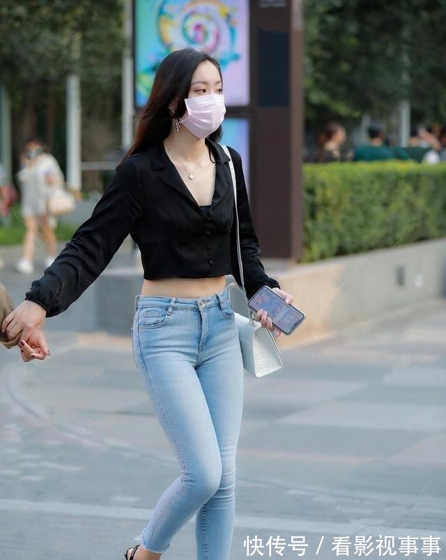 穿搭 率性有型的打底裤穿搭更显女性时尚感，展现高挑与靓丽，都很好看！