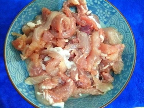 蒜苔|为啥猪肉一炒就变柴？注意这三点，炒好的猪肉鲜嫩滑口，不老不柴