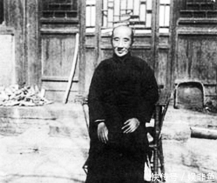 她是原配夫人,一生无爱无性还照顾小妾儿子,丈夫死后说了一句话