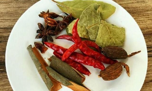 立冬后,多给家人做这锅肉,滋补又保暖,1周吃1回,手脚不再冰凉