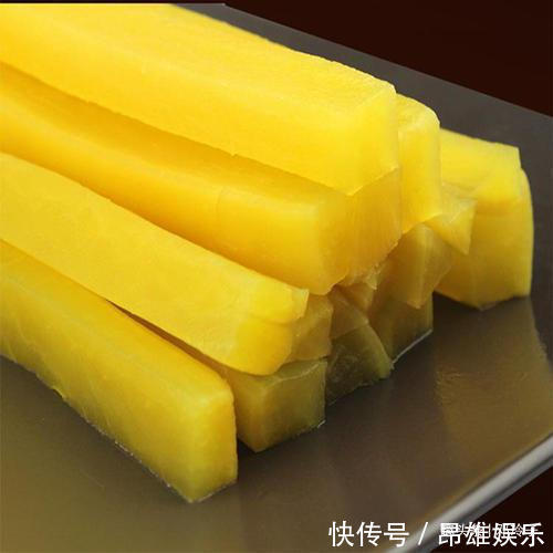 白萝卜,做成金黄色的萝卜,酸甜开胃,解腻又嘎嘣脆,做法还简单