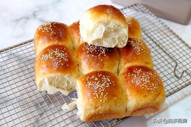 想吃面包不用买，自制低糖无油小面包，1袋面粉1杯豆浆1个鸡蛋