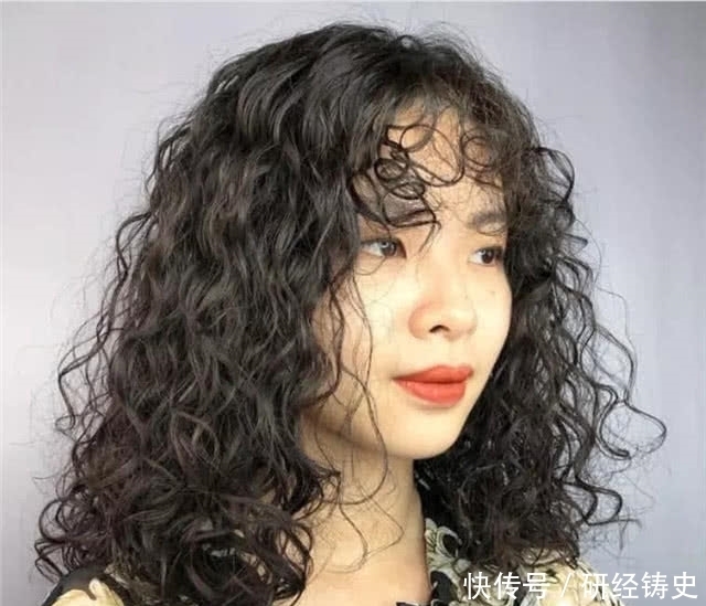 女人不管多大年纪，这4种“发型”再流行也别剪，丑得像杀马特！