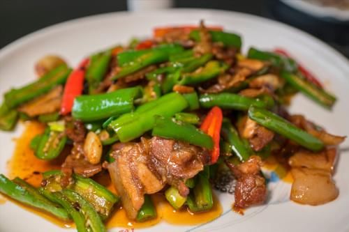 红辣椒|炒肉时，不要着急放淀粉腌制，多做1步，肉片更滑嫩，不干也不柴
