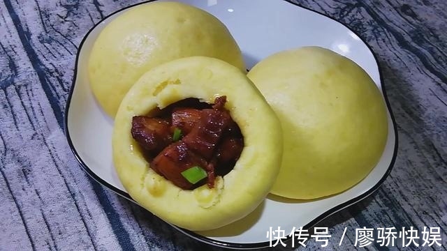 窝窝头|玉米面最好吃做法，开水锅里一倒，瞬间变美味，全家老小都爱吃