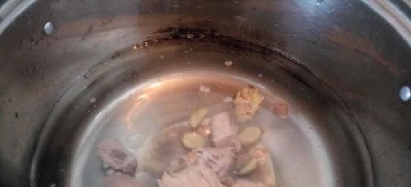 肋排|煮肉时,上面的“浮沫”是精华还是脏东西,需要撇去吗?