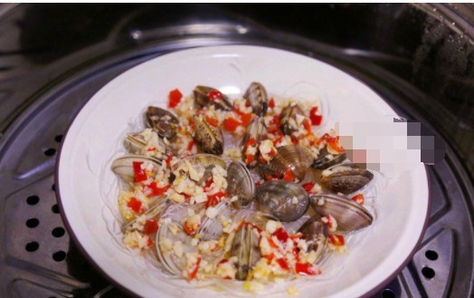 蒸着吃的花蛤更鲜美,几块钱一大盘,夏天就爱这口